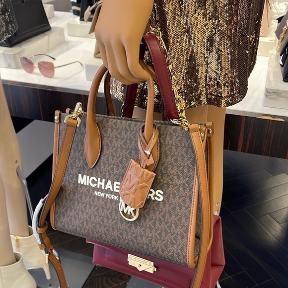 MICHAEL KORS
Mirella Small Logo Crossbody Bag
Brown 
NWT - Picture 16 of 16